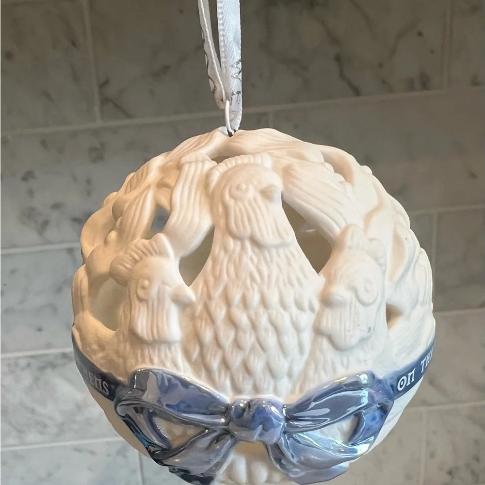 Wedgwood Ornament Jasperware 2 Turtle Doves 12‎ Days Christmas Ornament